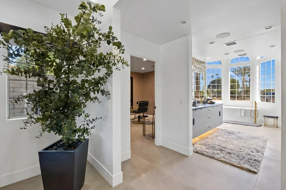 Ensuite Bathroom 1 - Image 6