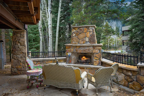 Grand and Refined  - East Vail Home Near Bus!